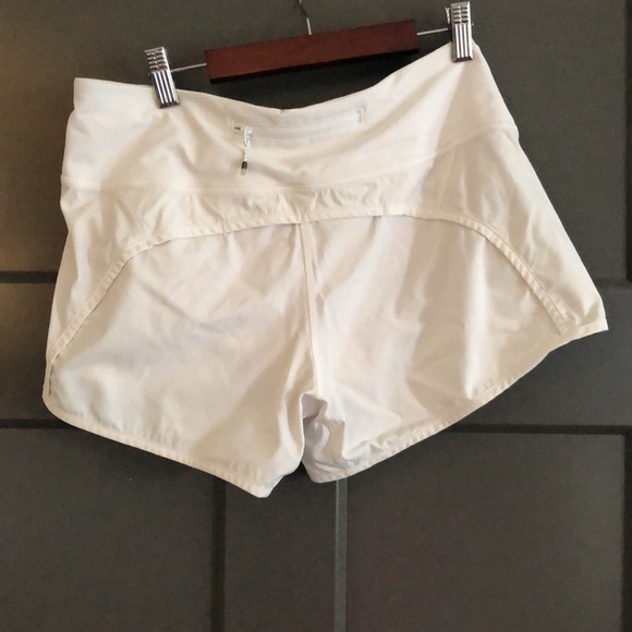 Lululemon lined shorts size 8 - Picture 3 of 3